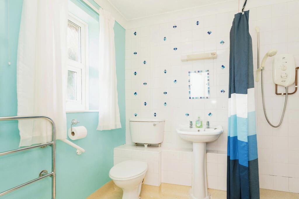 SHOWER ROOM