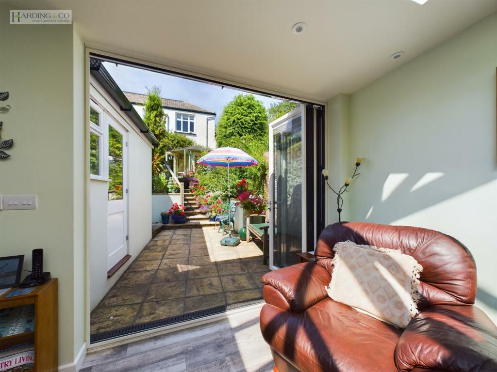 Bi folding doors to garden.jpg