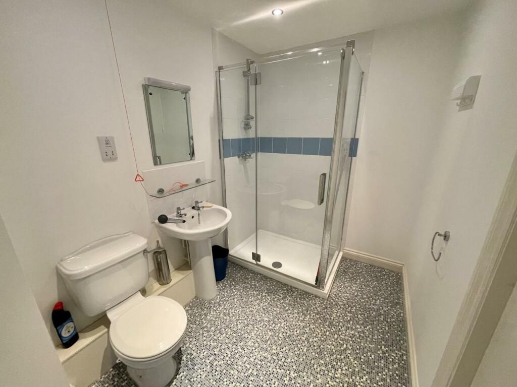 SHOWER ROOM