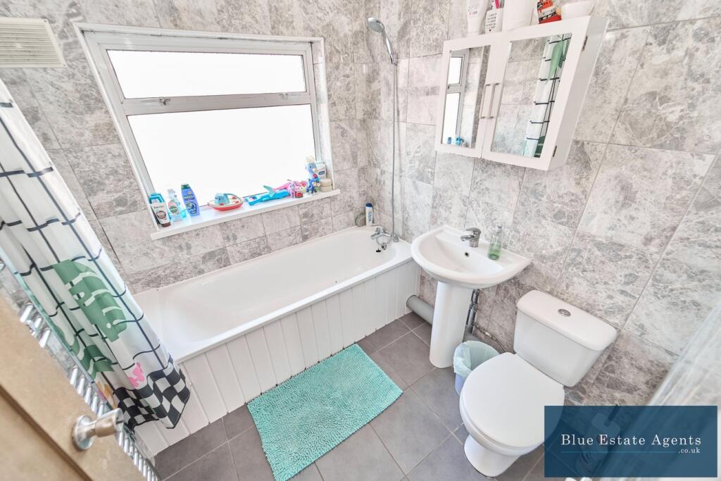 Family Bathroom Suite