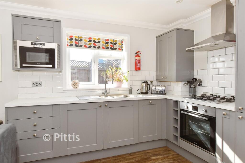 Kitchen/Dining Area
