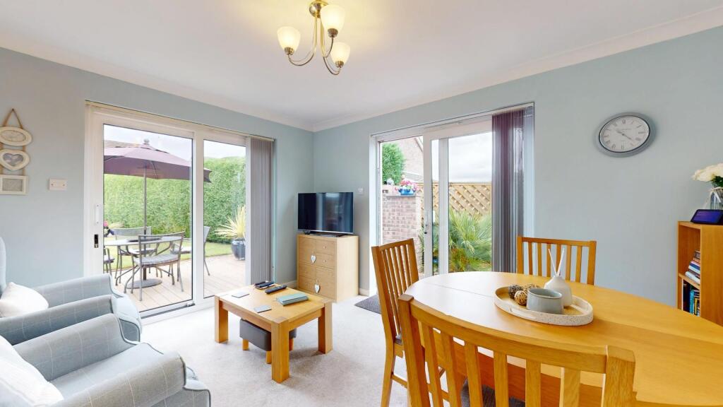 DAY LOUNGE/DINING ROOM