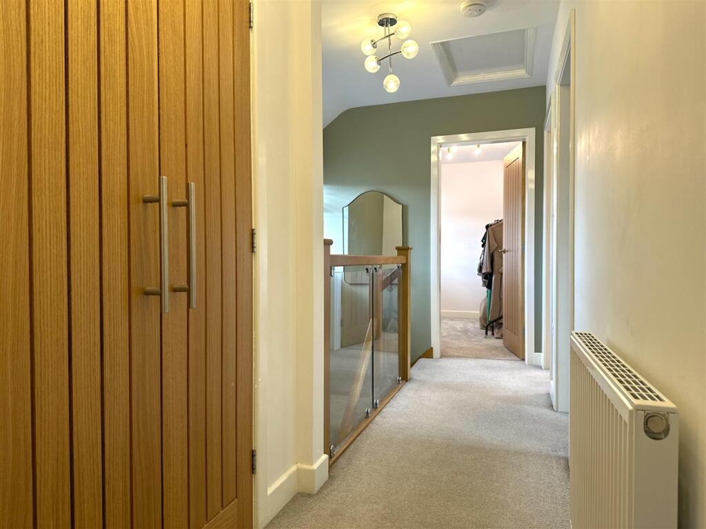 Lovely First Floor Landing 127