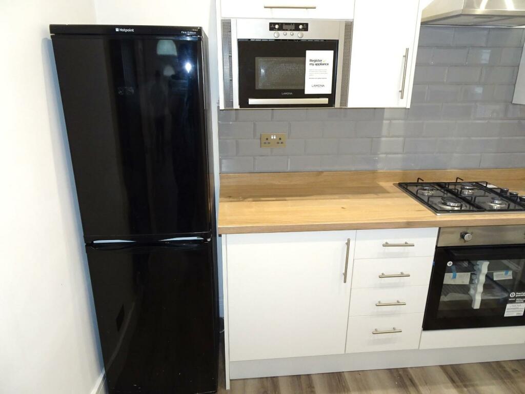 Fridgefreezer &amp; Microwave.JPG