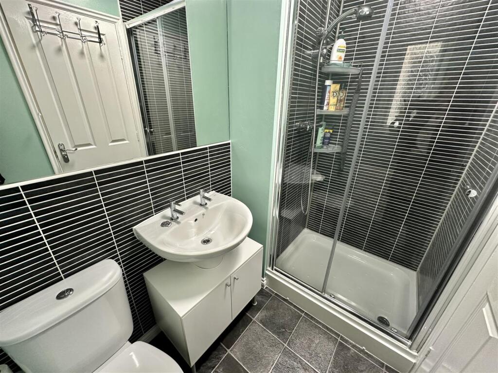 Bramleys Estate Agents - Little Green Lane - Heckm