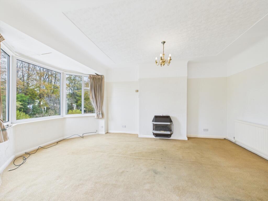 CAM02386G0-PR0147-STILL006