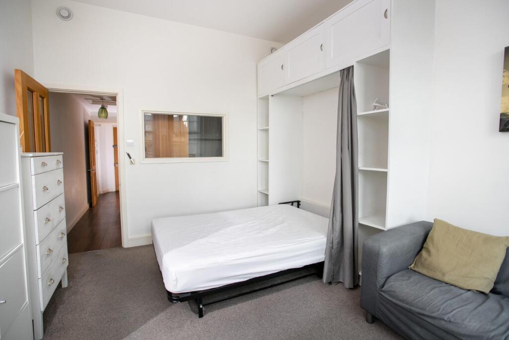 Flat 3 The Coachworks 2 Long Acre-8.jpg