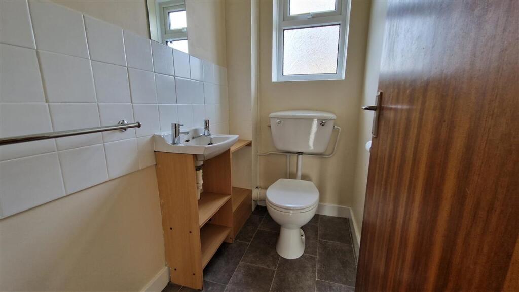 W/c Cloakroom