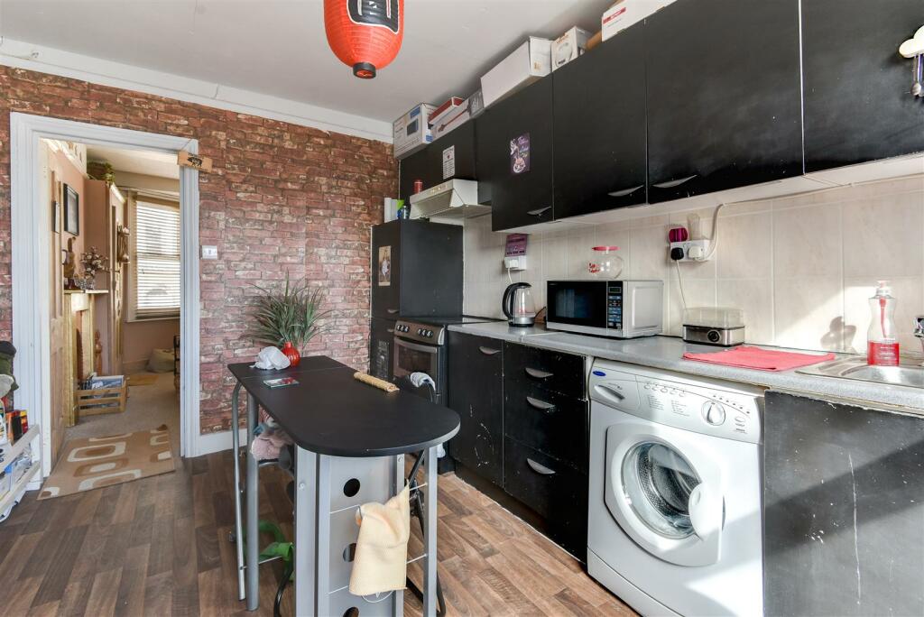 Flat 3-5.jpg