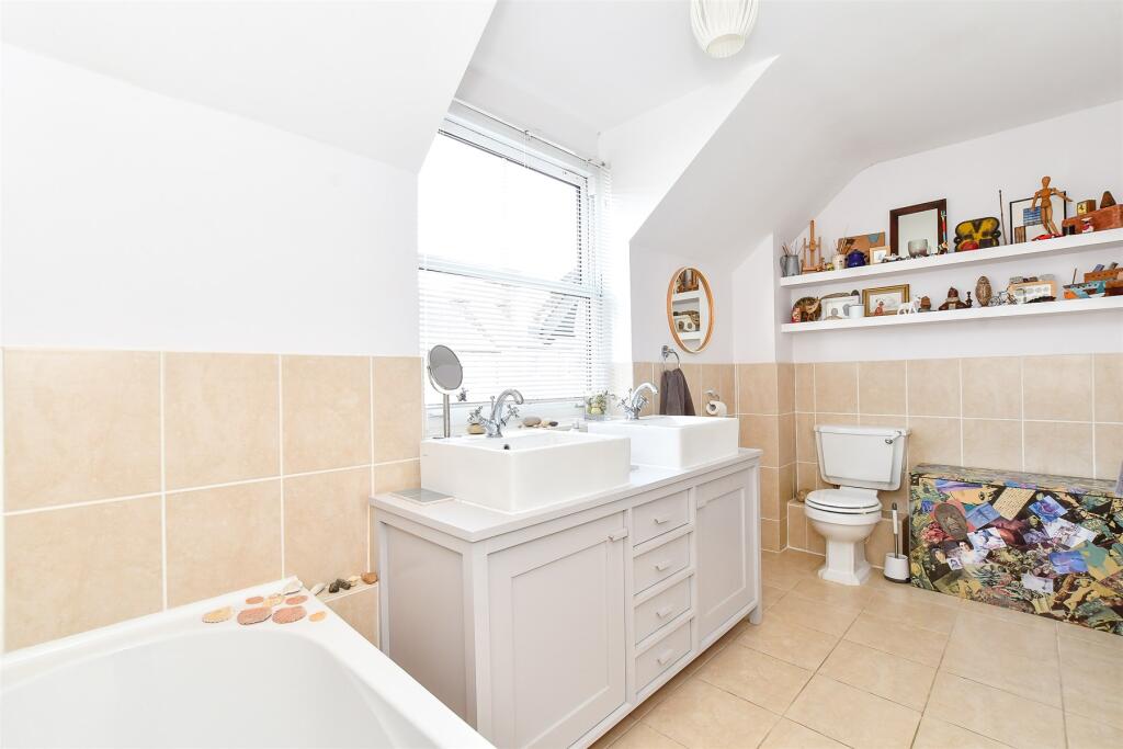En-Suite Bathroom