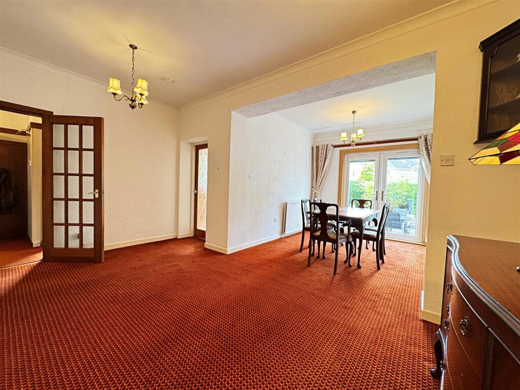 Sitting Room/Dining Room