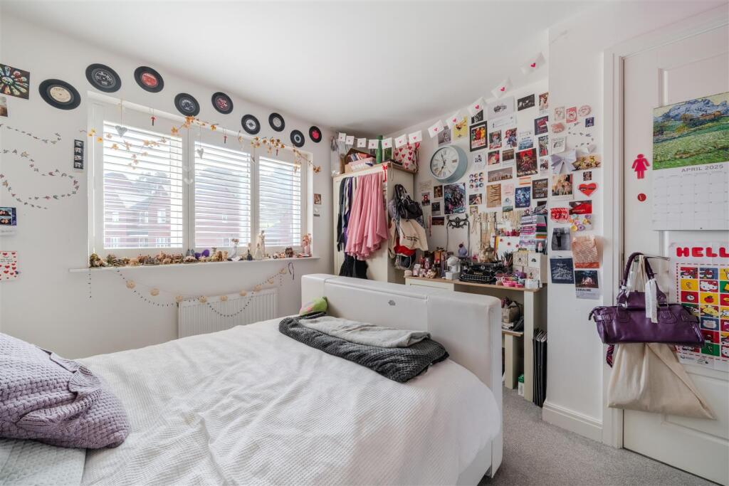 Bedroom 1-2.jpg