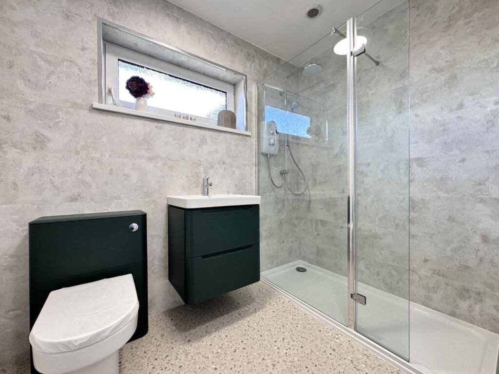 SHOWER ROOM