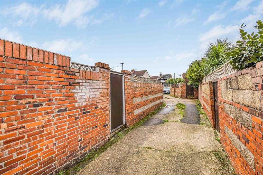 2A Wesley Grove, Copnor-Small-PorticoMarketing-Sol