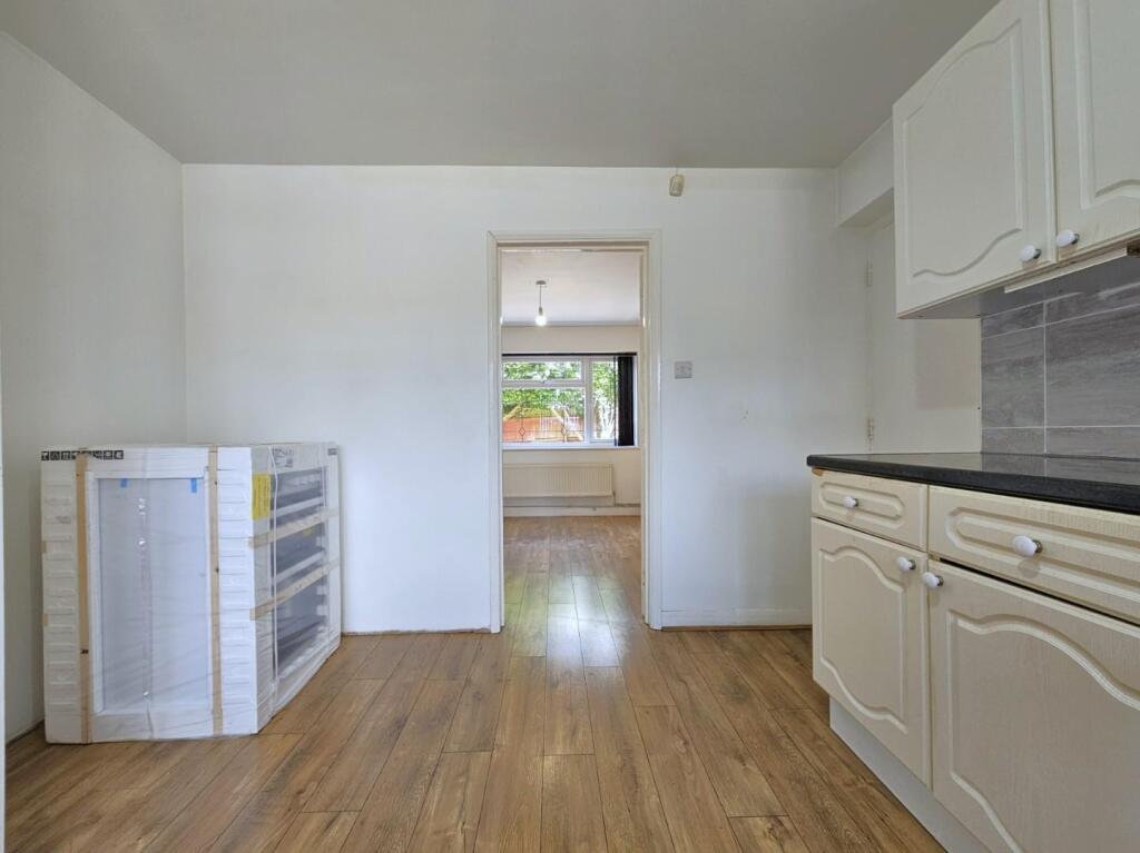 Kitchen 2.jpg