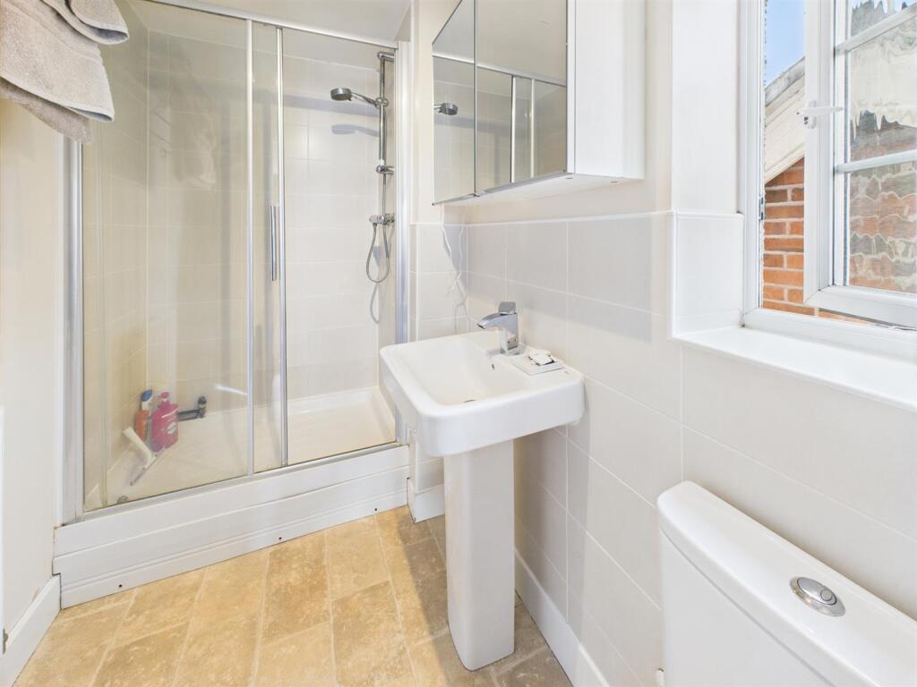 EN SUITE