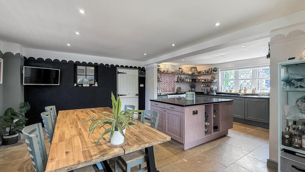 Kitchen/dining ro...