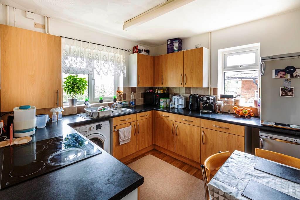 26 Gloucester Crescent, Rushden (11 of 20).jpg