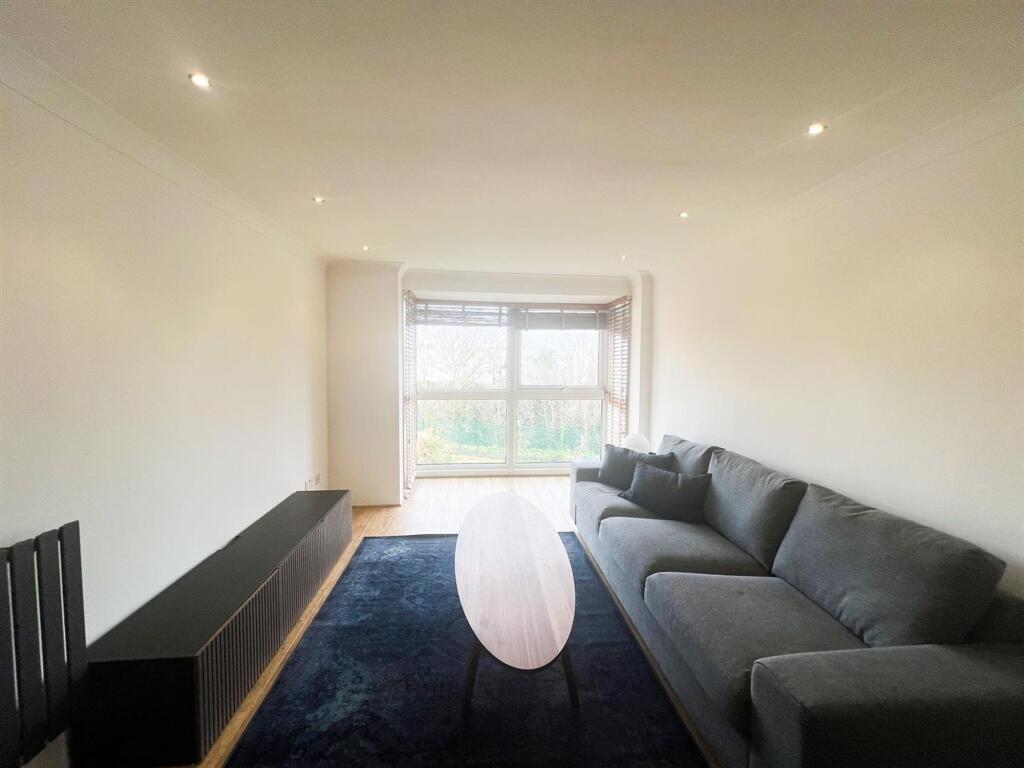 Hollybush Hill E11