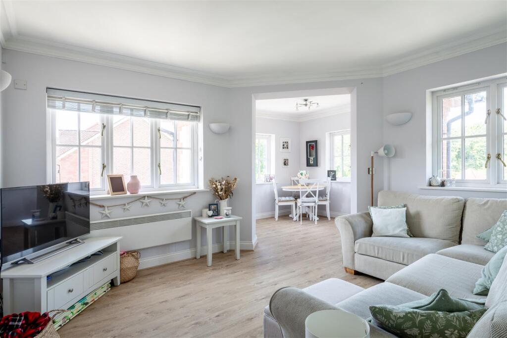 6 Whitebeam Court-1.jpg