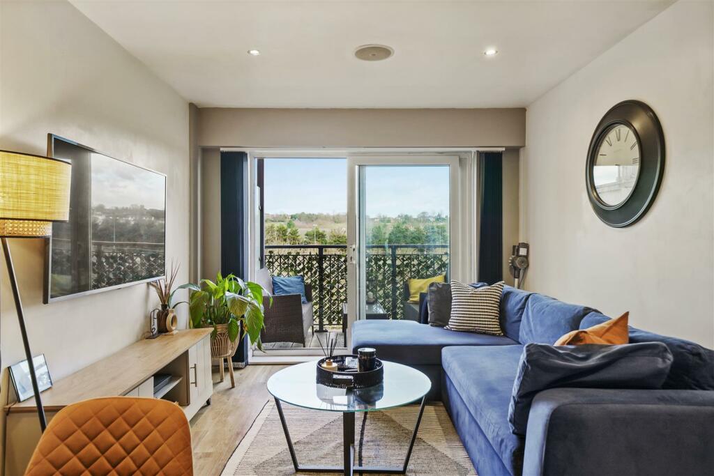Flat 50, Eldon House - DgnMDPeCXTITaEQVPV5A.jpg