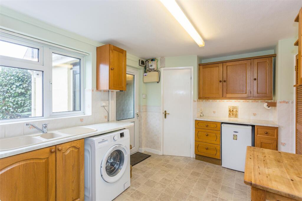 Kitchen- (1).jpg
