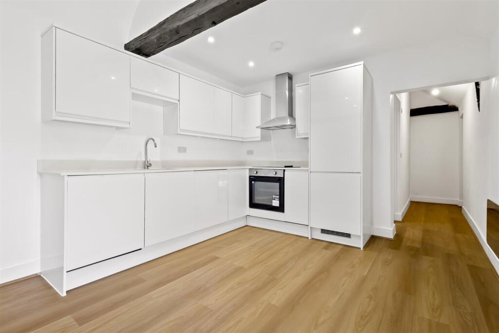 Tudor Court, 7-005.jpg