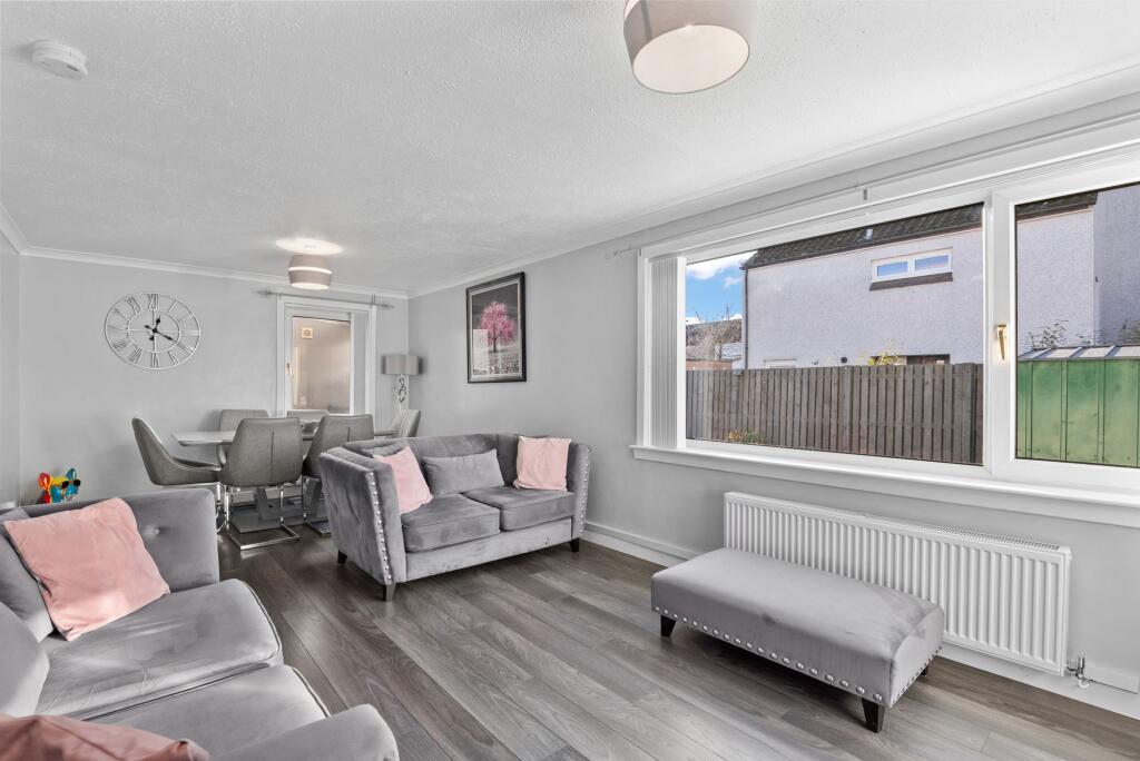 Lounge / Dining Area