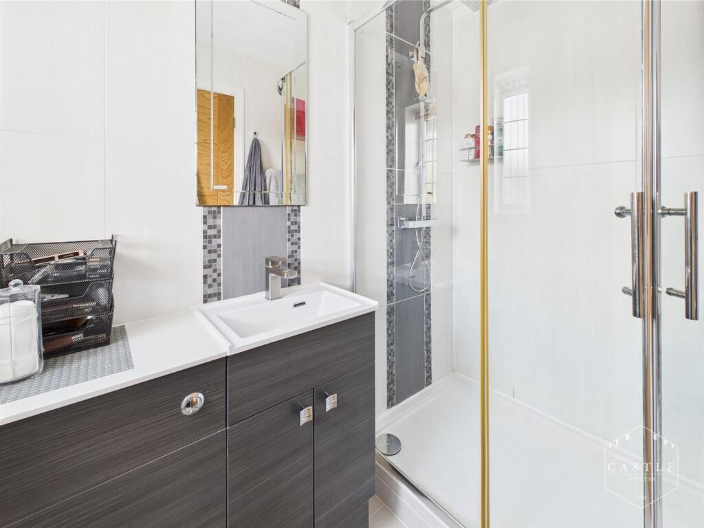 ENSUITE SHOWER ROOM
