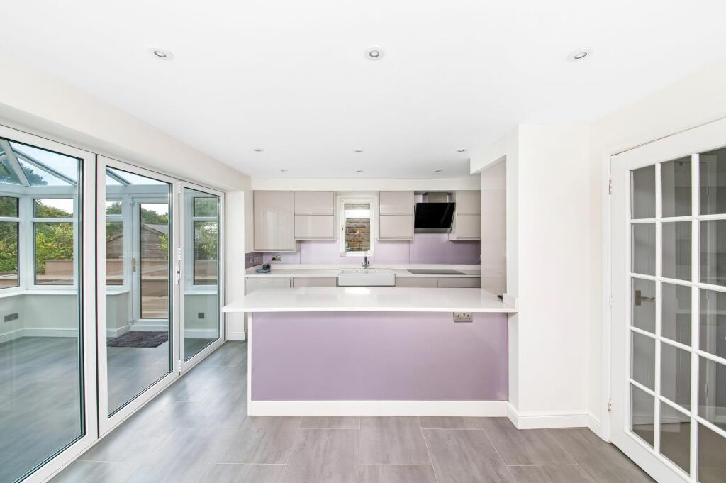 OPEN-PLAN DINING KITCHEN