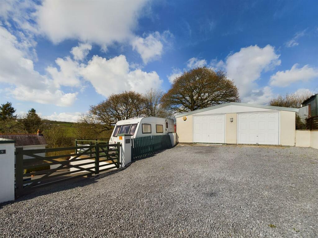 Garages &amp; Additional Parking