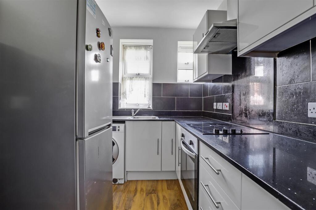 06-9e35JHHFI - 3 Heatfield Garden - 17.jpg