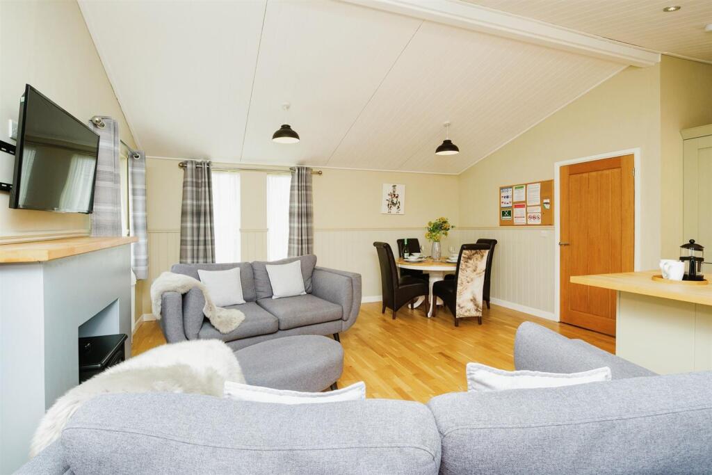 Golden Cross, Chiddingly