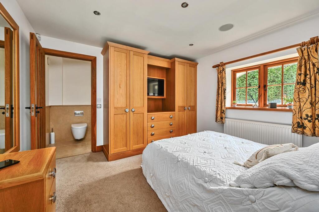 Tickham Cottage ME90HS (7).jpg