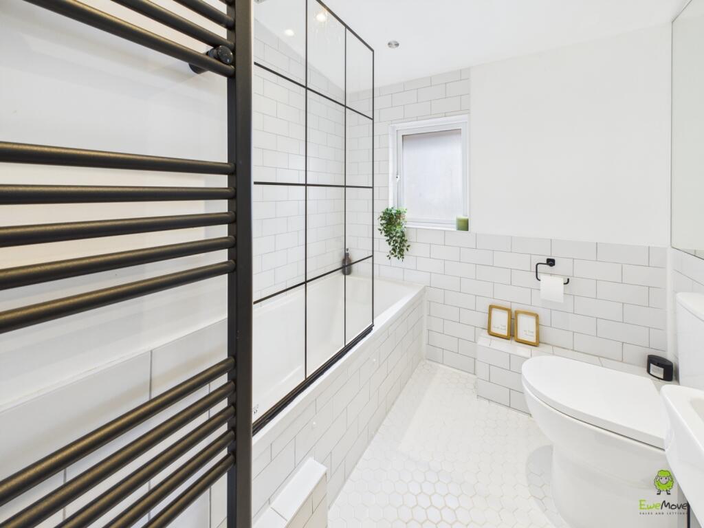 CAM03418G0-PR0191-STILL026