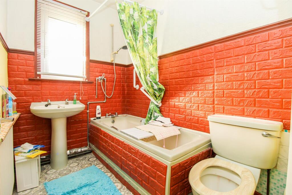 BATHROOM/W.C.