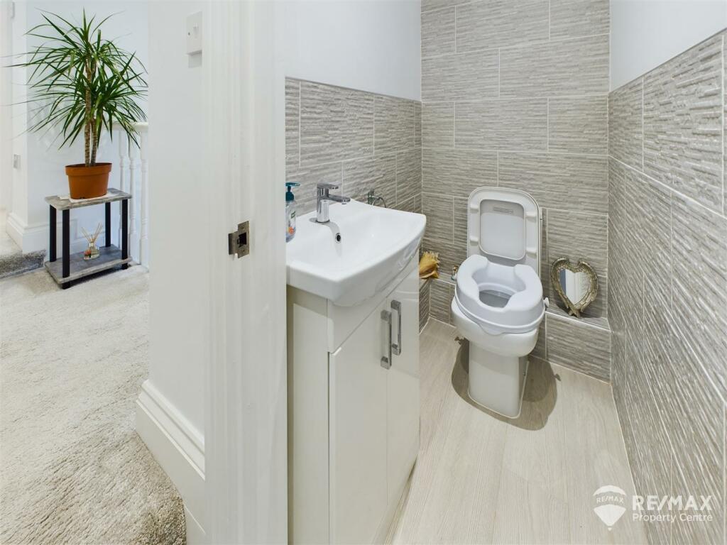 Upstairs WC.jpg
