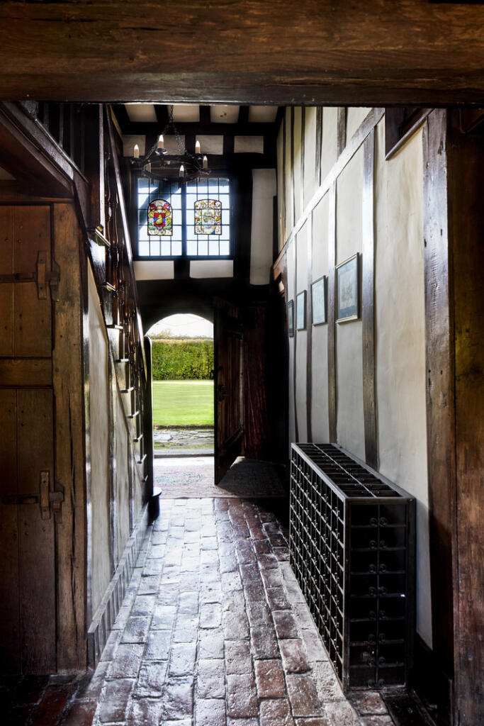 239851 - DGLA1350.jpg