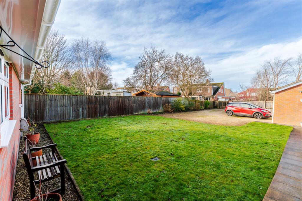 1A Elm Close Yatton BS49 4EL 64.jpg