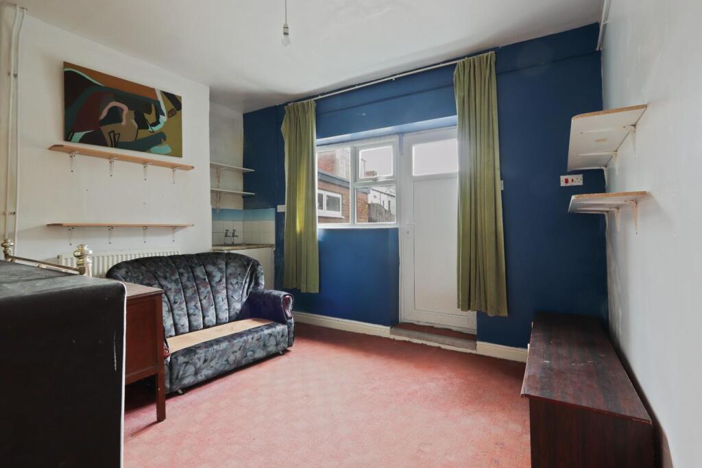 BEDROOM 2