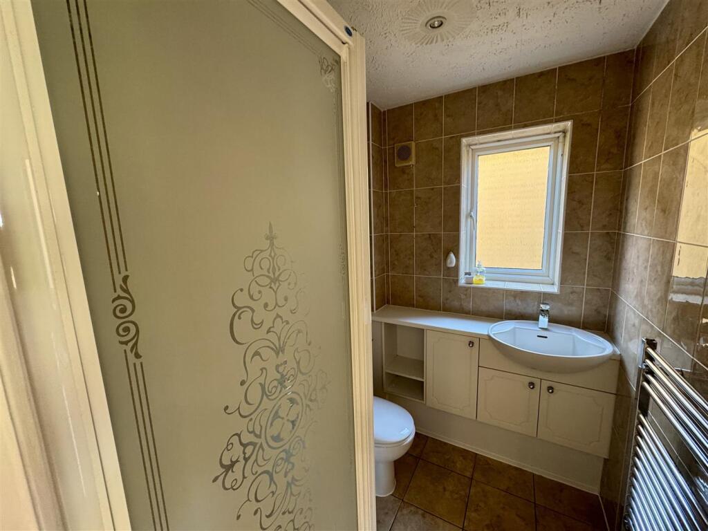 EN SUITE SHOWER ROOM