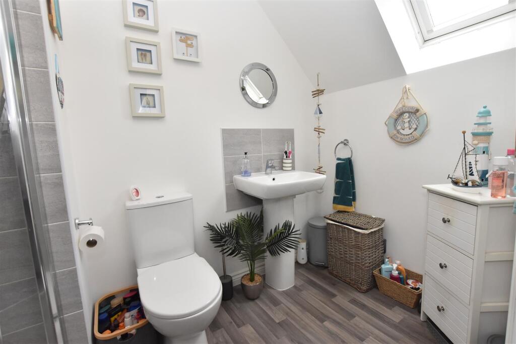 EN SUITE