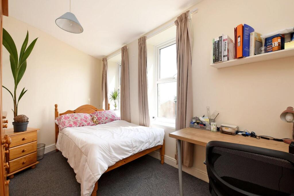 492 Crookesmoor Road, bedroom 3.jpg