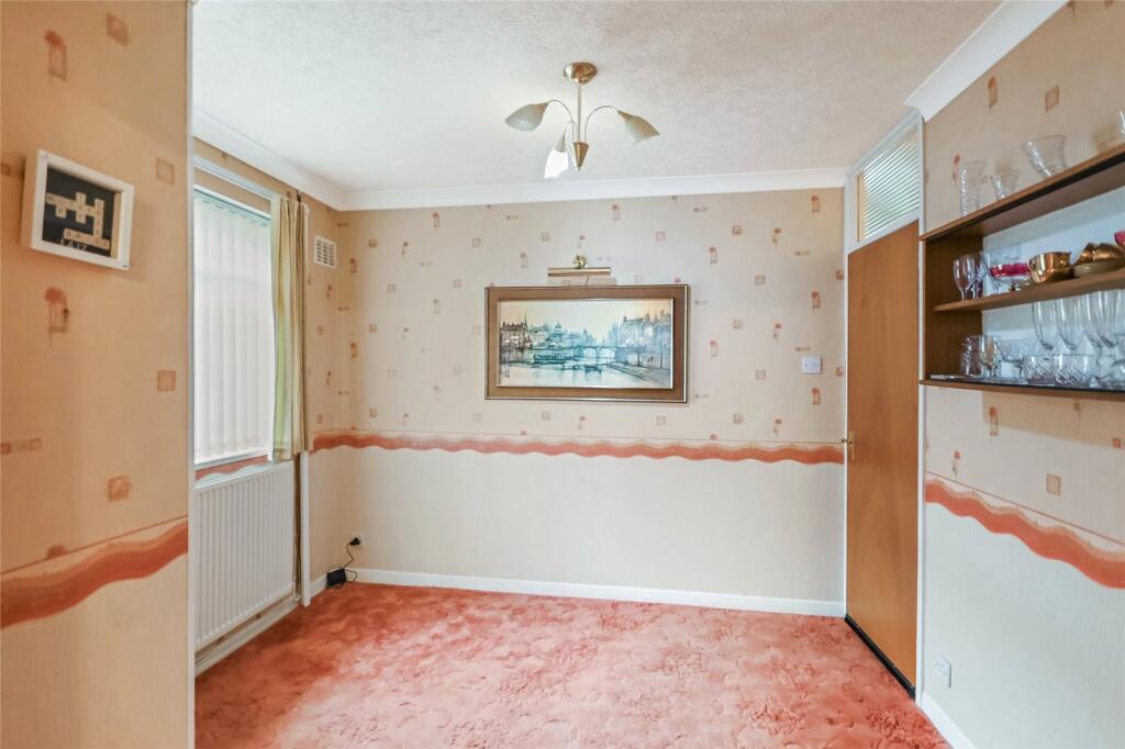 Dining Area/Bed 3