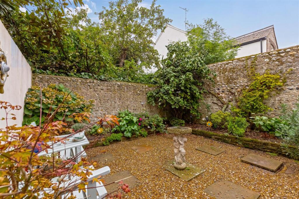 Seacroft Cottage_21.jpg