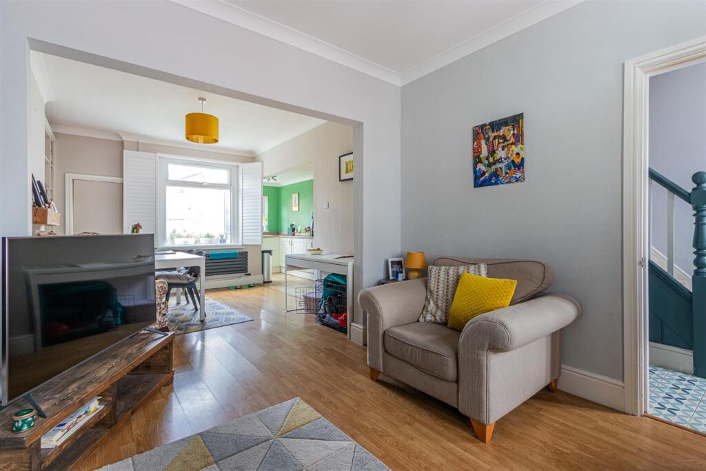 Hawthorn Road East 7-5.jpg