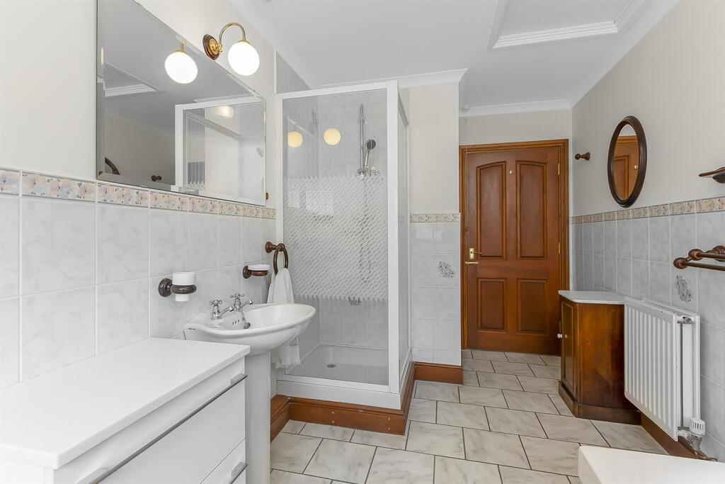 Home Close, Broadwell (24).jpg