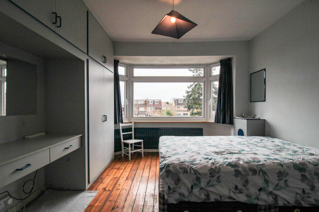 Rear bedroom
