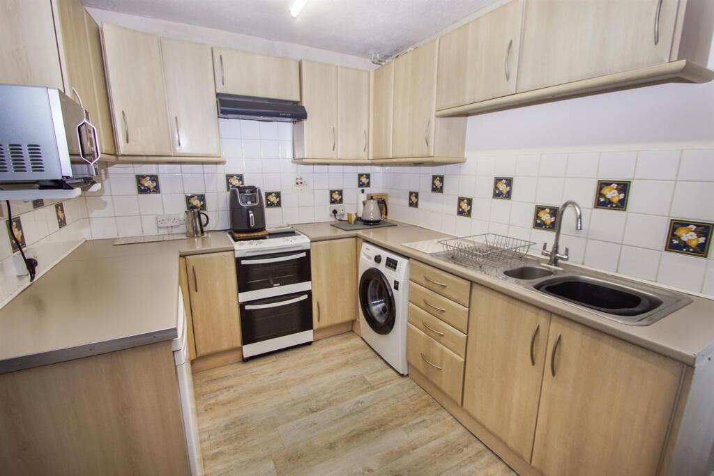 7 hinton road kitchen 1.JPG