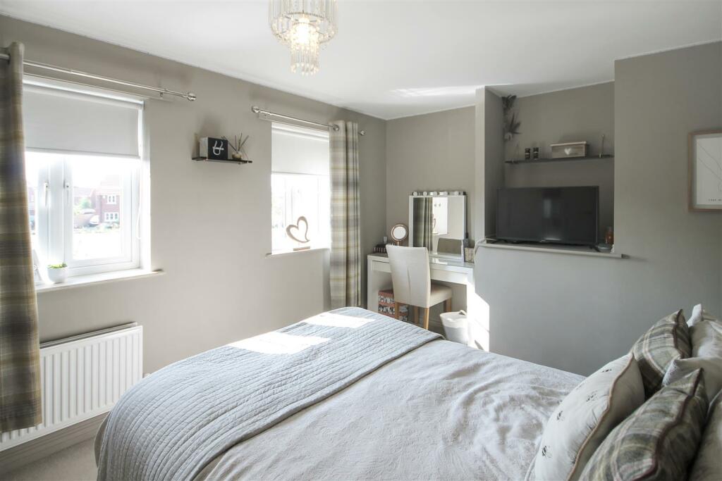 BEDROOM 2